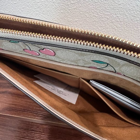 coach Laptop Sleeve In Signature Canvas With Heart Cherry Print cf158 - Picture 6 of 7